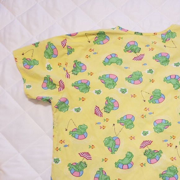 Jaylyn Frog Scrub Top - Picture 8 of 9